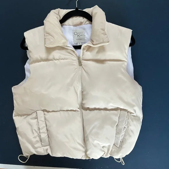 Cream Color Fashion Cropped Short Puffer Vest Gilet Standing Collar Zip Pockets - Picture 2 of 13